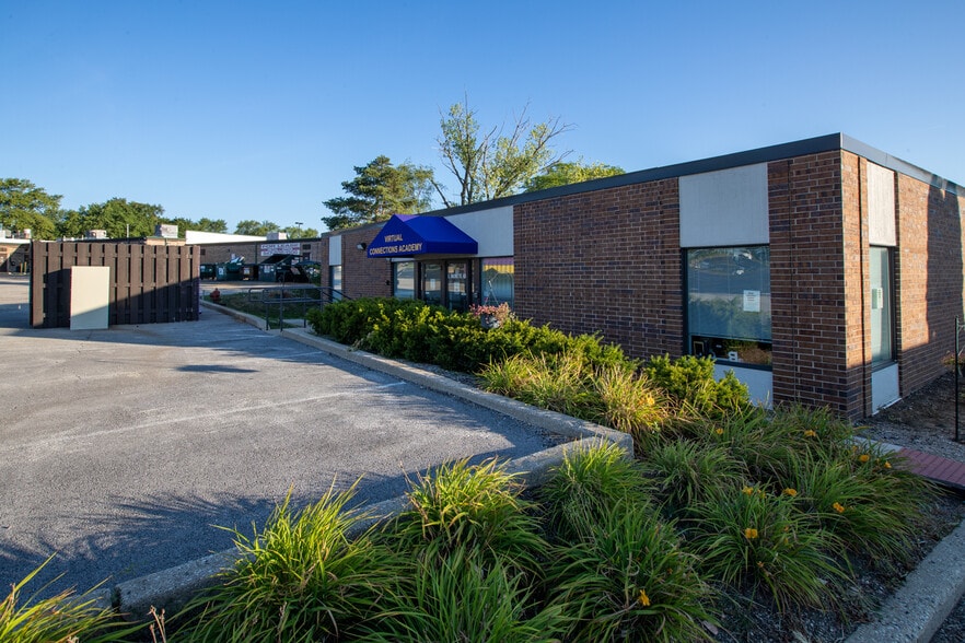 865-909 E Wilmette Rd, Palatine, IL for lease - Primary Photo - Image 1 of 19