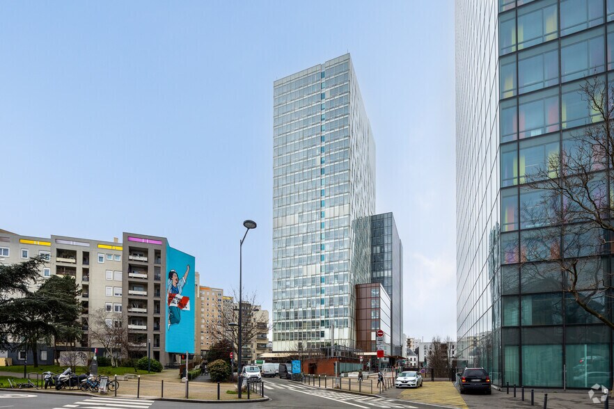 Office in Montreuil for lease - Primary Photo - Image 1 of 4