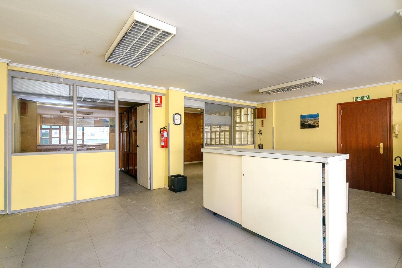 Avilés, AST 33401 - Unit A - - Interior Photo - Image 2 of 25