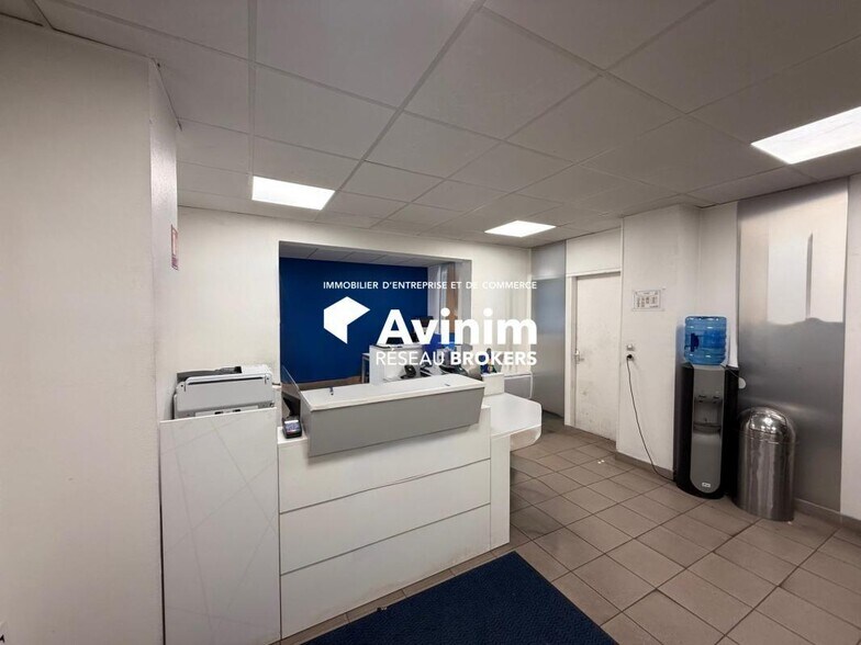Retail in Pierrelaye for lease - Interior Photo - Image 2 of 4