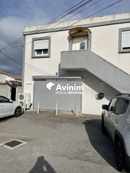Retail in Marignane for lease - Building Photo - Image 1 of 10