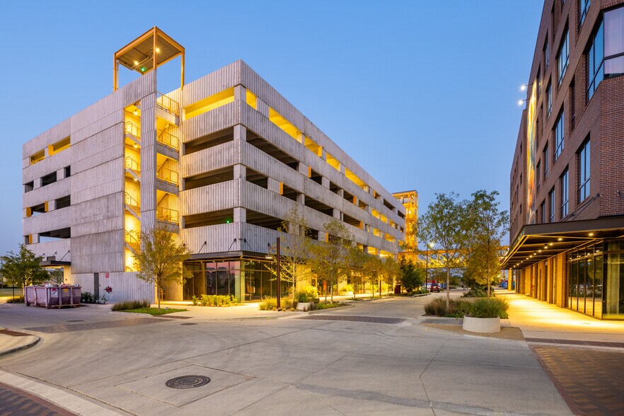 100 Jensen Dr, Houston, TX à louer - Photo du bâtiment - Image 3 de 10