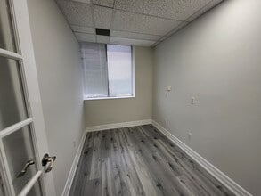 991-1025 Finch Ave W, Toronto, ON à louer Photo intérieure- Image 1 de 11