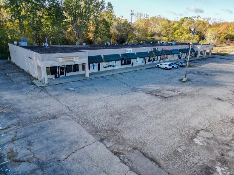 325-345 W Walton Blvd, Pontiac, MI à vendre - Photo du bâtiment - Image 2 de 23