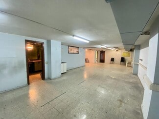 Plus de détails pour Multi-résidentiel à vendre