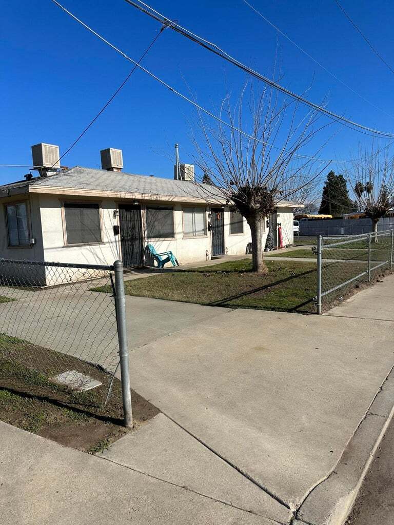 374-398 E Costner St, Farmersville, CA for sale Primary Photo- Image 1 of 2