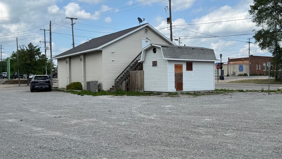 201 W 7th St, Evart, MI à vendre - Photo du bâtiment - Image 3 de 16