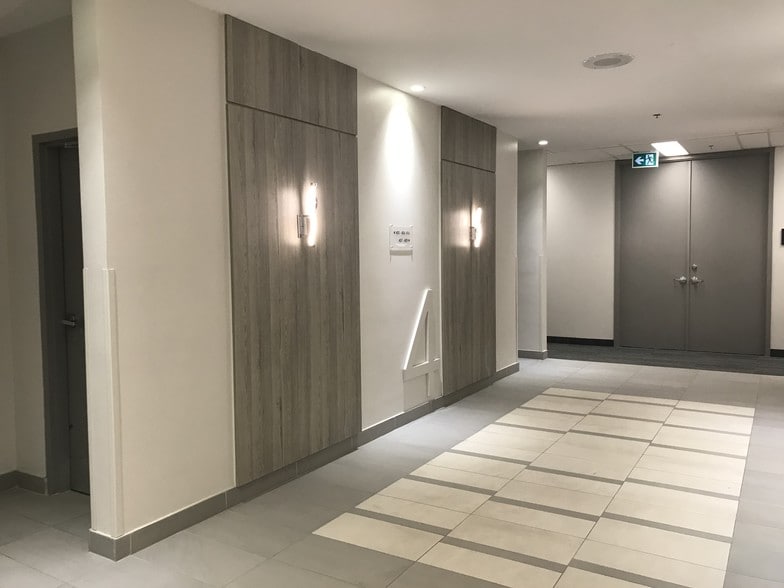 1 Eva Rd, Toronto, ON à louer - Photo intérieure - Image 2 de 2