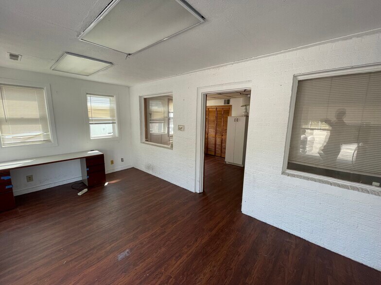 7585 Wooster Pike, Cincinnati, OH à louer - Photo du bâtiment - Image 2 de 3