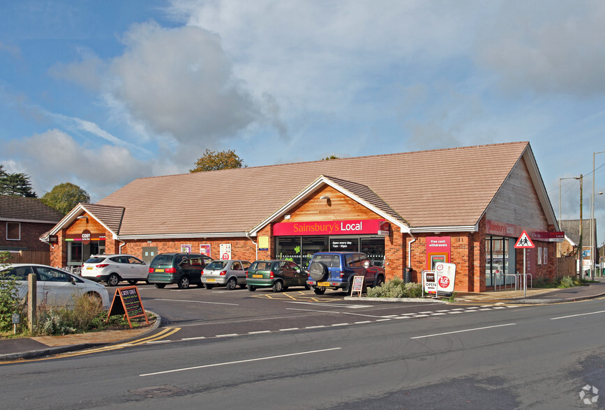 Straight Bit, Flackwell Heath for sale - Primary Photo - Image 1 of 1