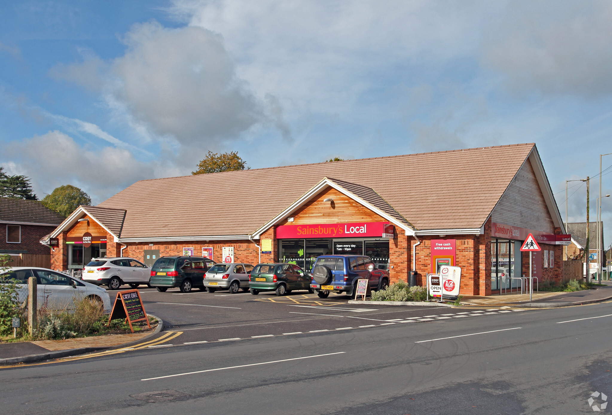 Straight Bit, Flackwell Heath for sale Primary Photo- Image 1 of 1