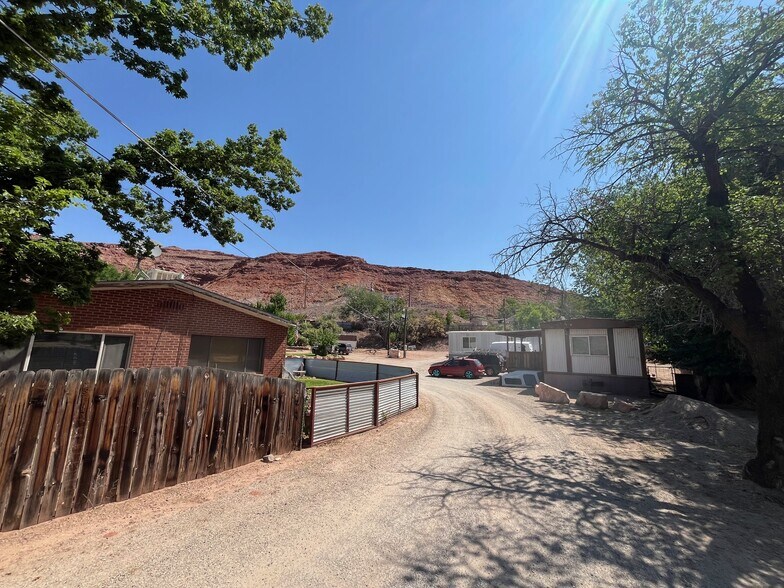 221 E 200 N, Moab, UT à vendre - Photo principale - Image 1 de 16