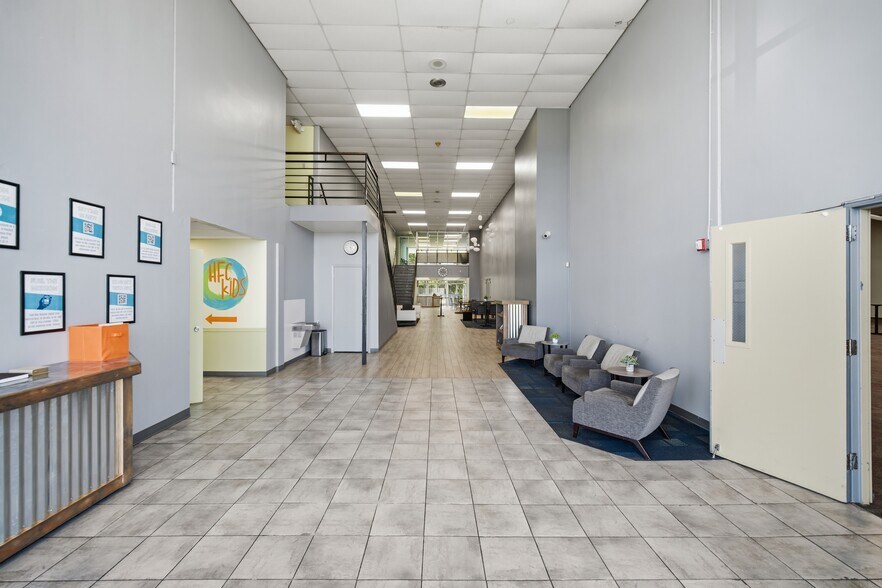 14400 Northwest Fwy, Houston, TX à vendre - Hall d’entrée - Image 2 de 23