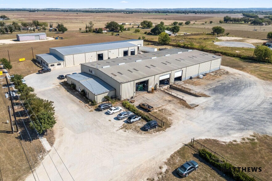 5075 N Highway 123 Byp, Seguin, TX à louer - Photo du bâtiment - Image 1 de 5