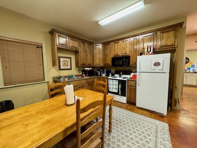 2464 Main St, Plantersville, MS à vendre - Photo intérieure - Image 2 de 34