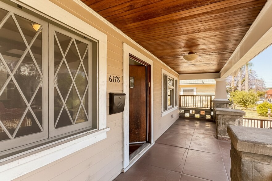 6178 Aldama St, Los Angeles, CA à vendre - Photo du bâtiment - Image 3 de 29