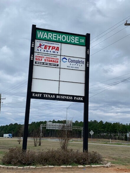 101 Warehouse Dr, Kilgore, TX for lease - Building Photo - Image 2 of 3