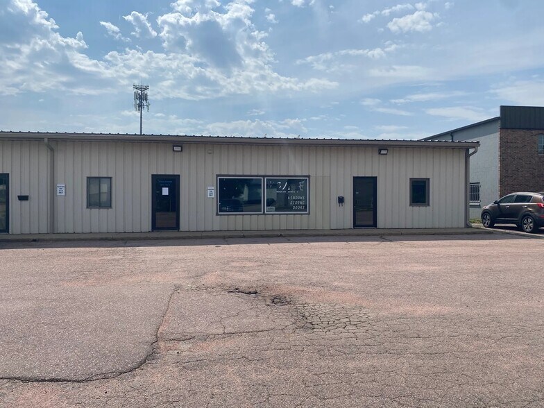 523 N Kiwanis Ave, Sioux Falls, SD à louer - Photo du bâtiment - Image 1 de 8
