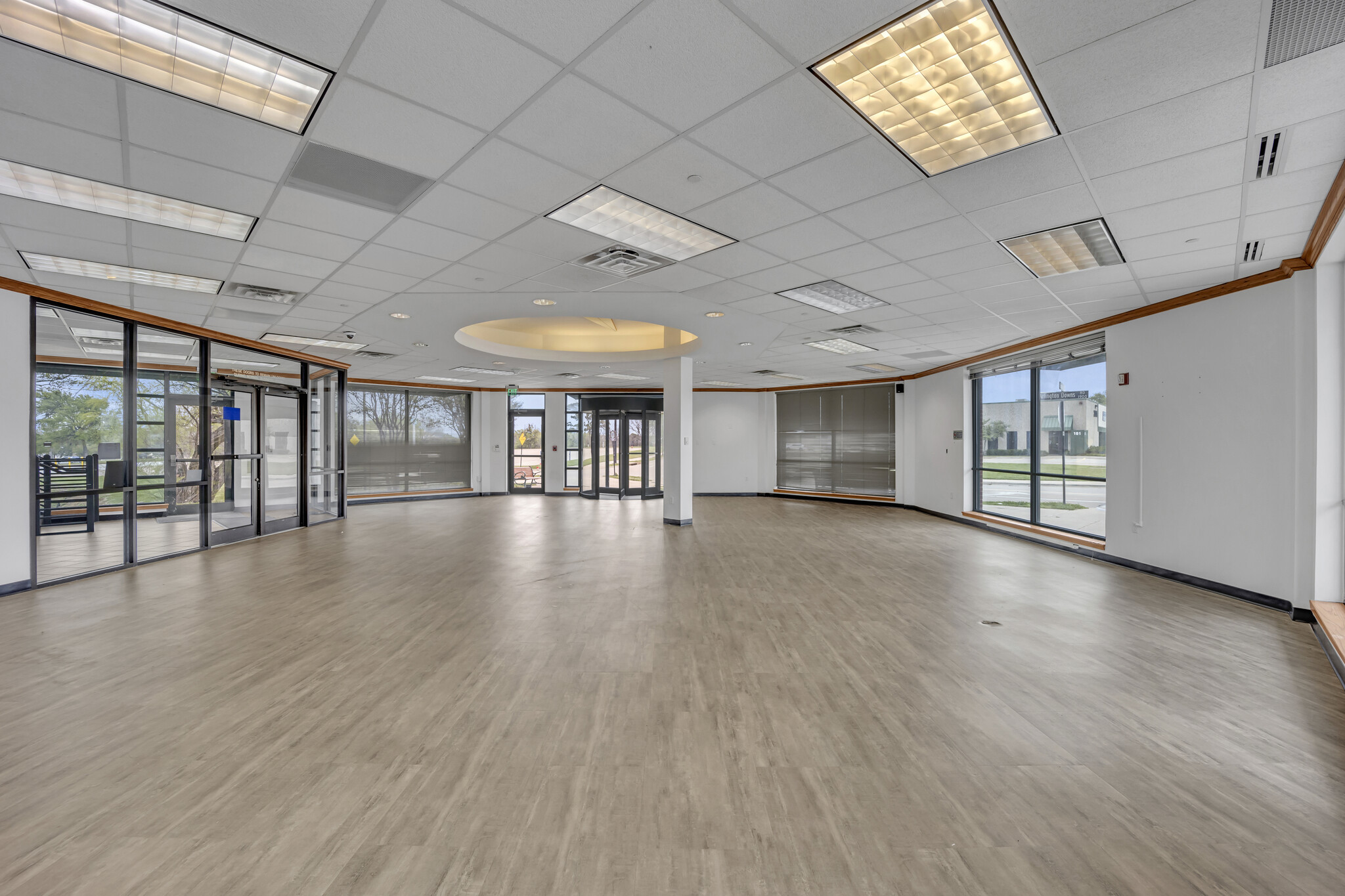 1905 E Randol Mill Rd, Arlington, TX à louer Photo du bâtiment- Image 1 de 38