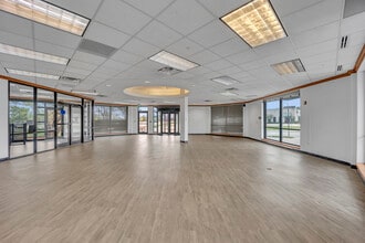 1905 E Randol Mill Rd, Arlington, TX à louer Photo du bâtiment- Image 1 de 38