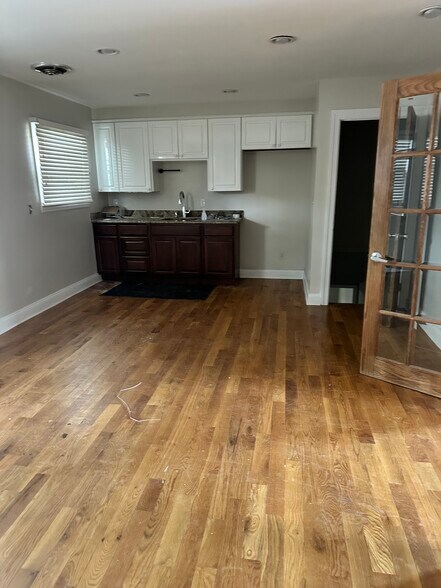 601 Chestnut Ridge Rd, Spring Valley, NY à louer - Photo principale - Image 1 de 9