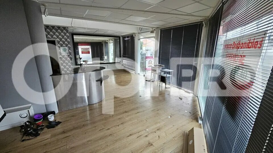 Retail in Pessac for lease - Interior Photo - Image 3 of 5