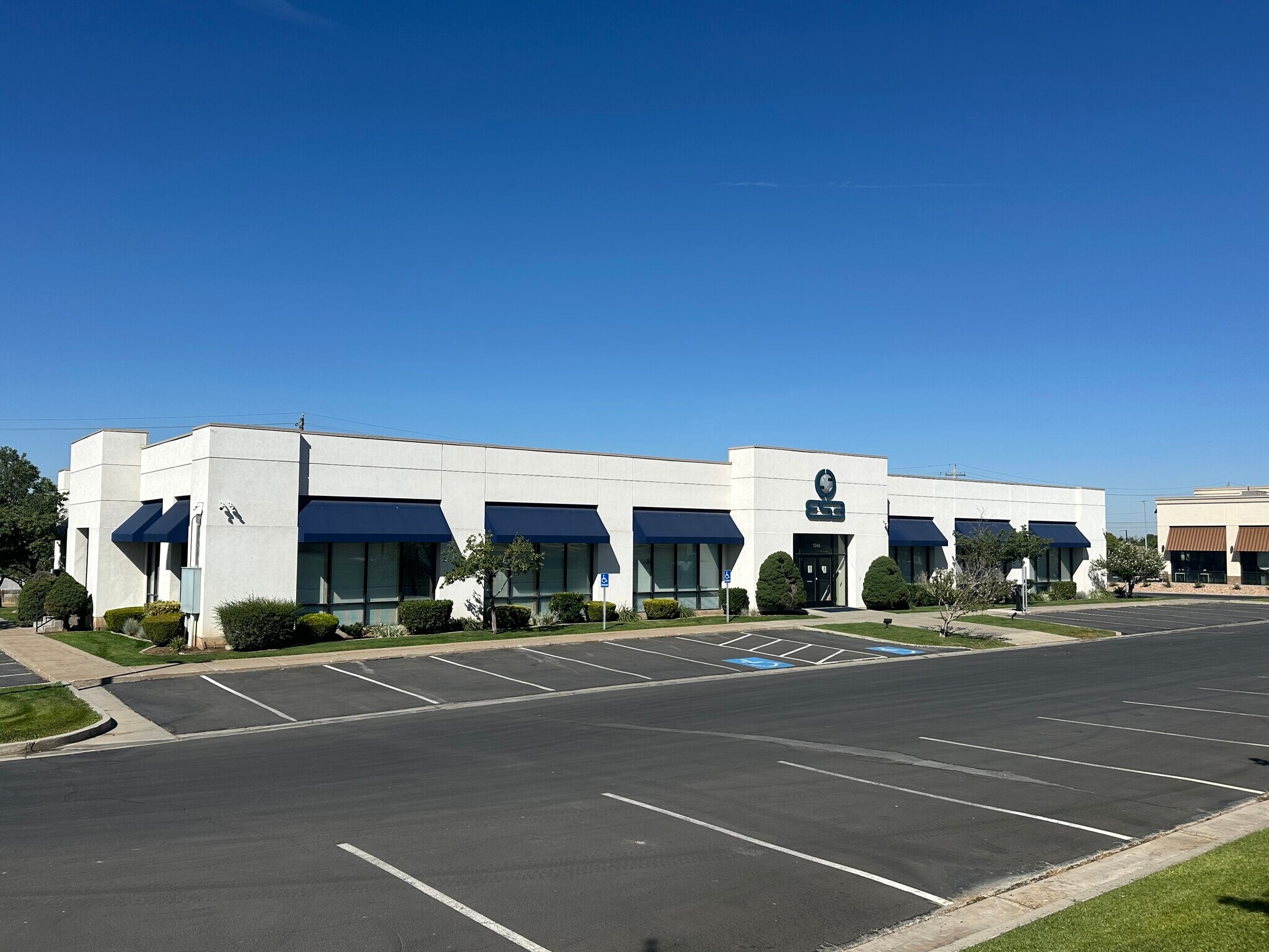 1346 S Legend Hills Dr, Clearfield, UT à louer Photo du bâtiment- Image 1 de 7