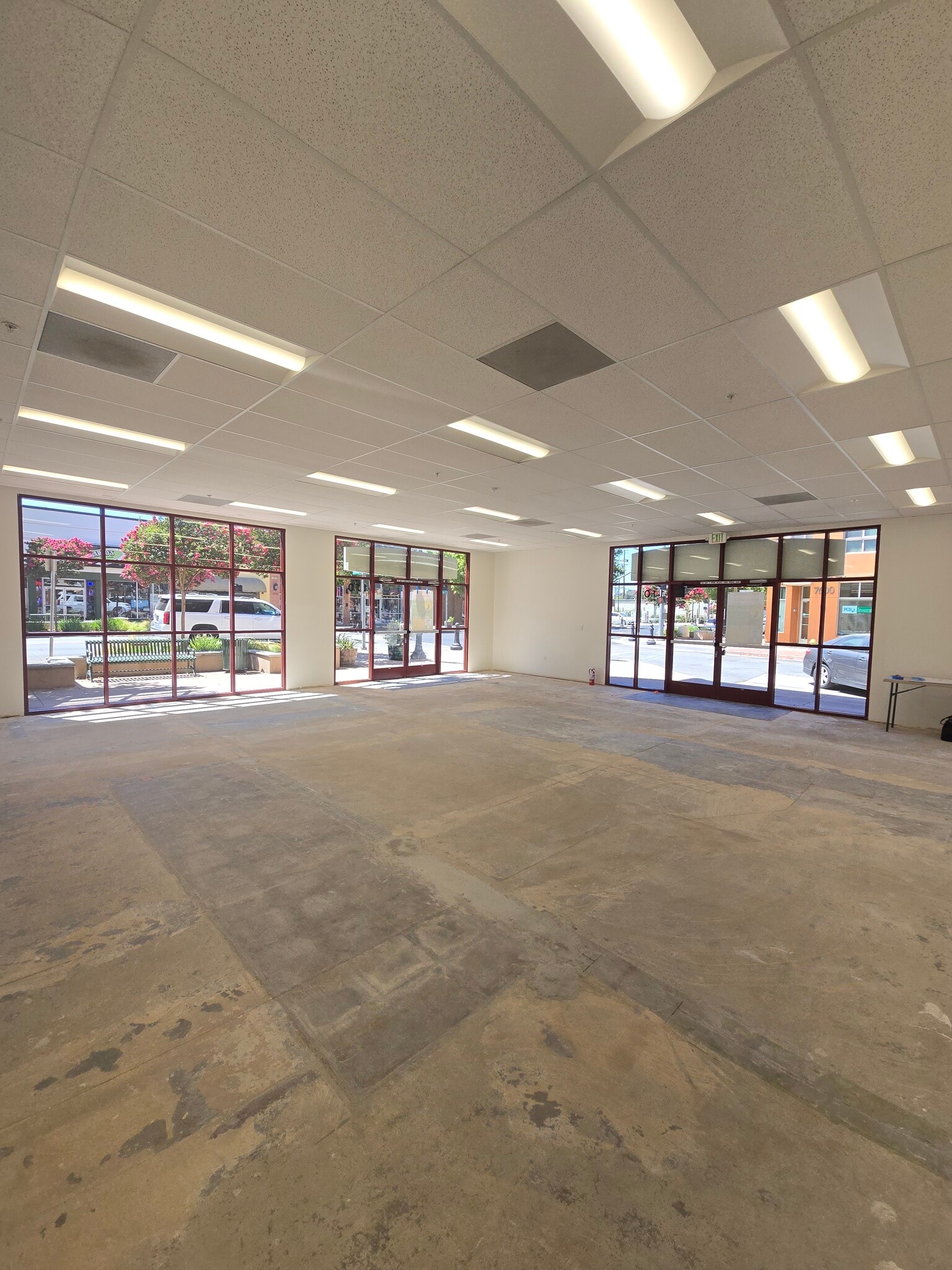 7598 Monterey St, Gilroy, CA for lease Interior Photo- Image 1 of 6