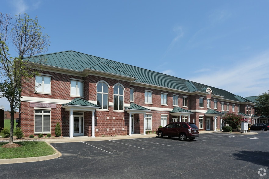 2527 Nelson Miller Pky, Louisville, KY à louer - Photo principale - Image 1 de 9