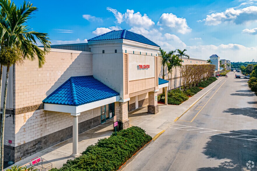 500 N State Road 7, Royal Palm Beach, FL à louer - Photo du bâtiment - Image 3 de 7