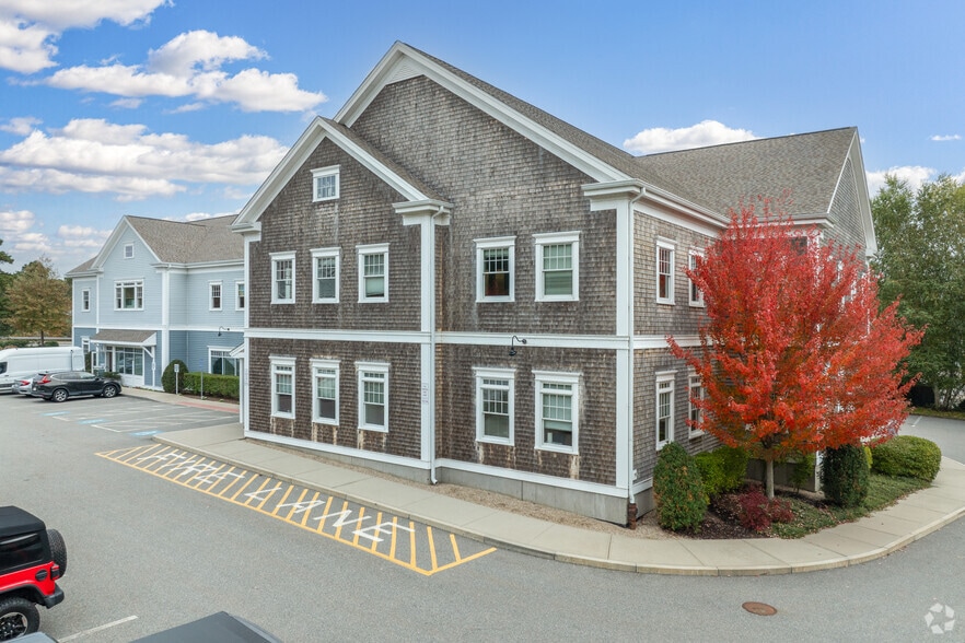 1555 Iyannough Rd, Hyannis, MA à vendre - Photo du bâtiment - Image 2 de 69