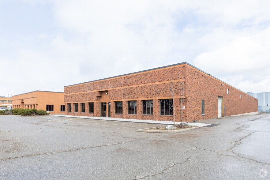 6885-6895 Menway Ct, Mississauga, ON for lease - Building Photo - Image 3 of 36