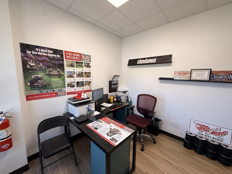 4617 Hillsborough Rd, Durham, NC for lease - Interior Photo - Image 2 of 14