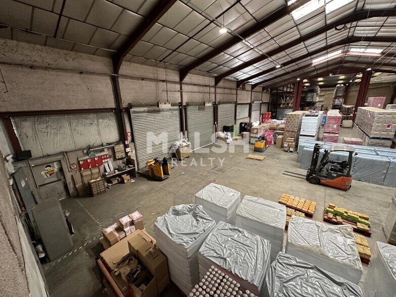 Flex in Châteauvilain for lease - Interior Photo - Image 3 of 22