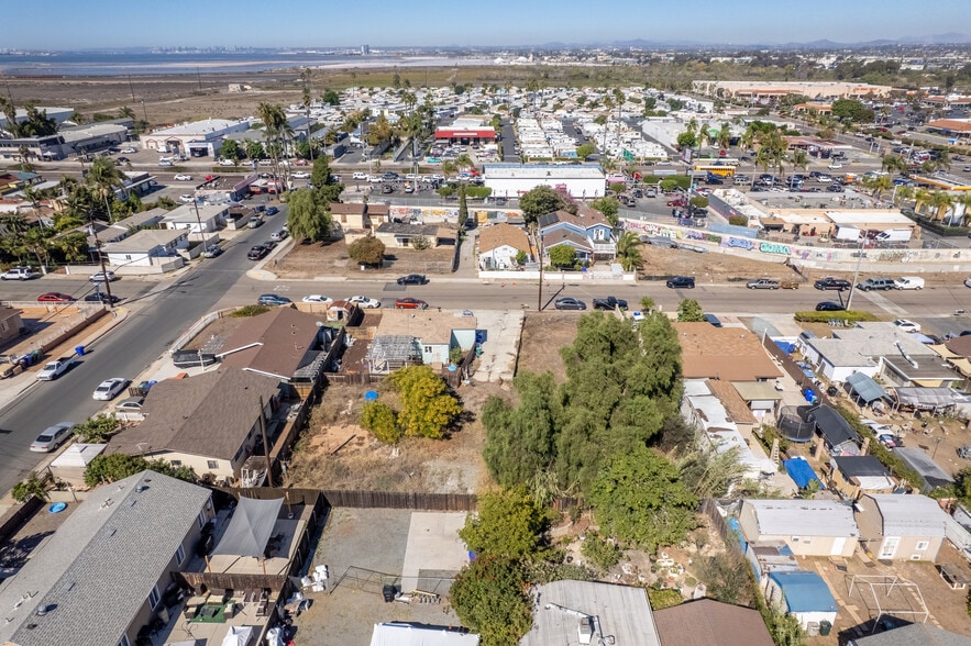 1815 Dahlia Ave, San Diego, CA à vendre - Photo du bâtiment - Image 3 de 6