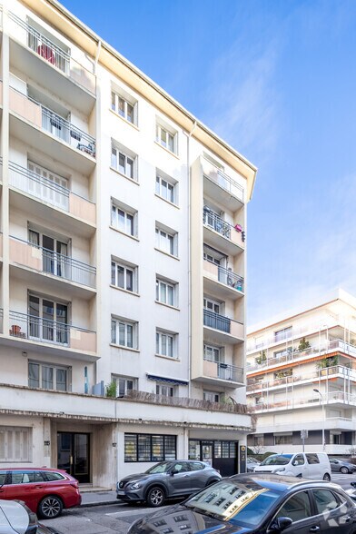 Immeuble residentiel dans Lyon à vendre - Photo du bâtiment - Image 2 de 4