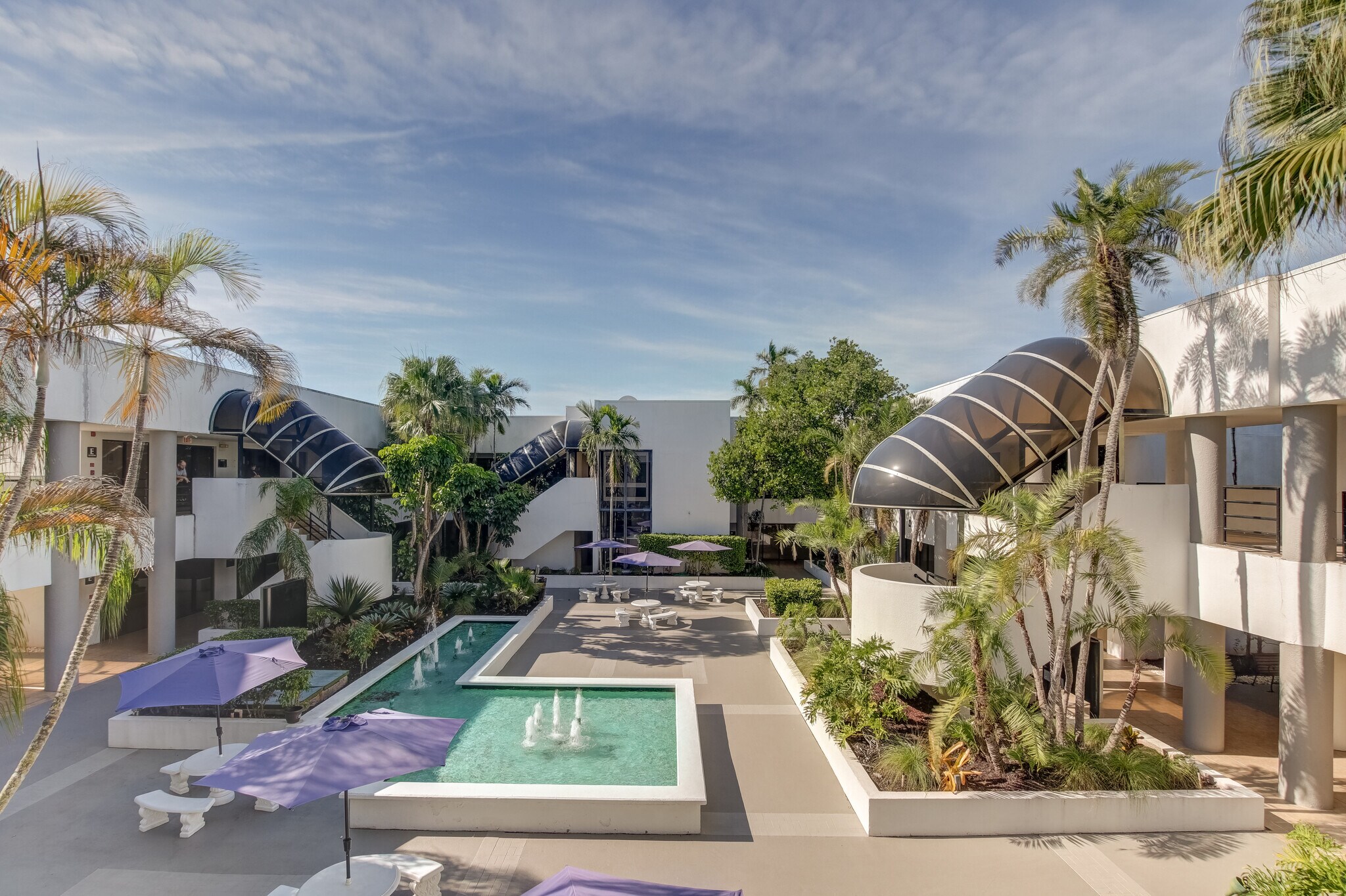 4300 N University Dr, Lauderhill, FL à louer Photo du bâtiment- Image 1 de 9