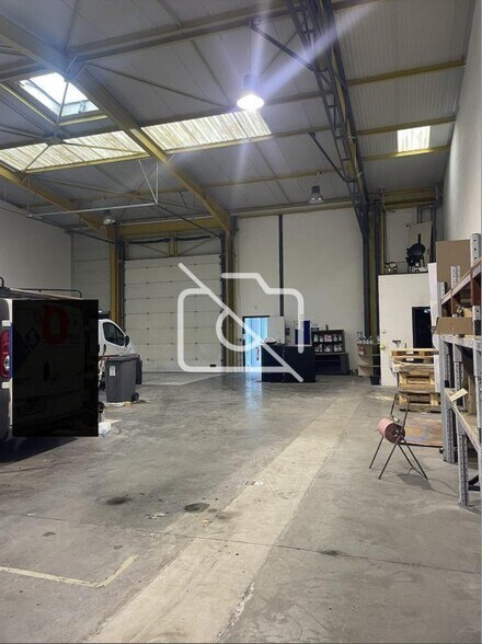 Flex in Wasquehal for lease - Interior Photo - Image 2 of 16