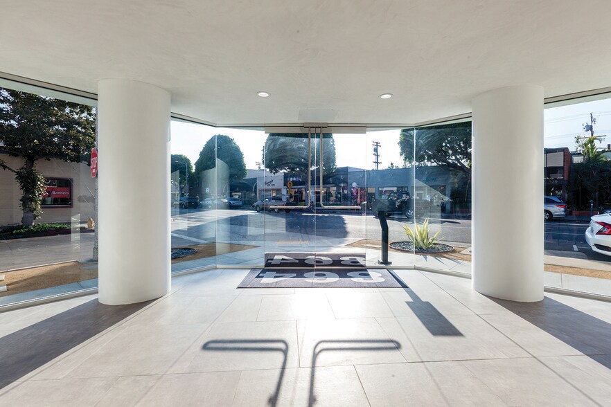 864 S Robertson Blvd, Los Angeles, CA à louer - Hall d’entrée - Image 2 de 19