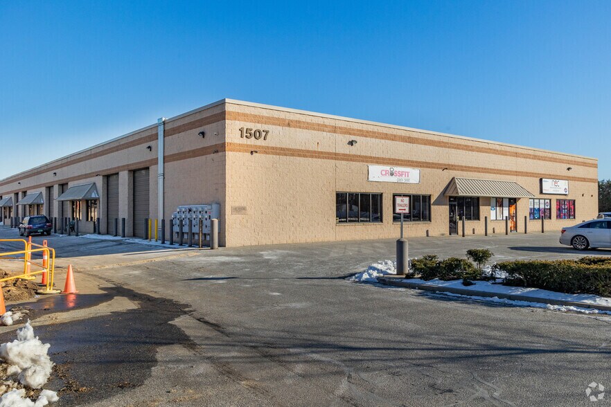 1507 Smithtown Ave, Bohemia, NY à louer - Photo du bâtiment - Image 3 de 6