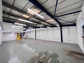 9-19 Summerstown, London for lease Interior Photo- Image 2 of 8