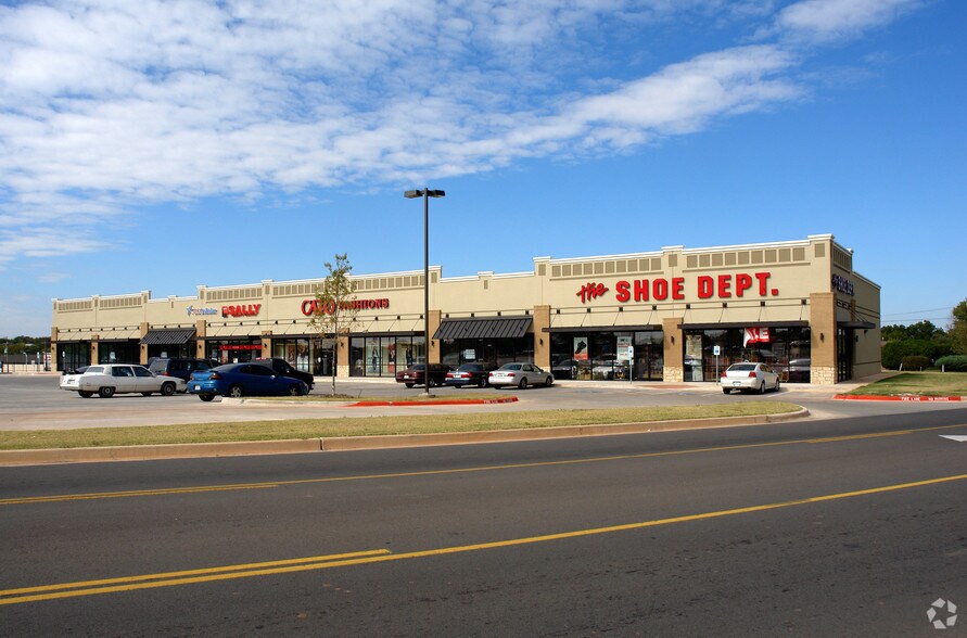 1700-1716 S 1st St, Chickasha, OK for lease - Primary Photo - Image 1 of 2