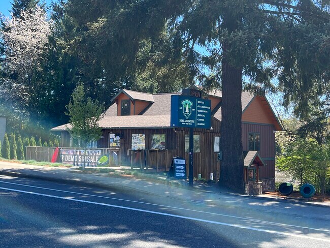 More details for 38454 Pioneer Blvd, Sandy, OR - Retail for Sale