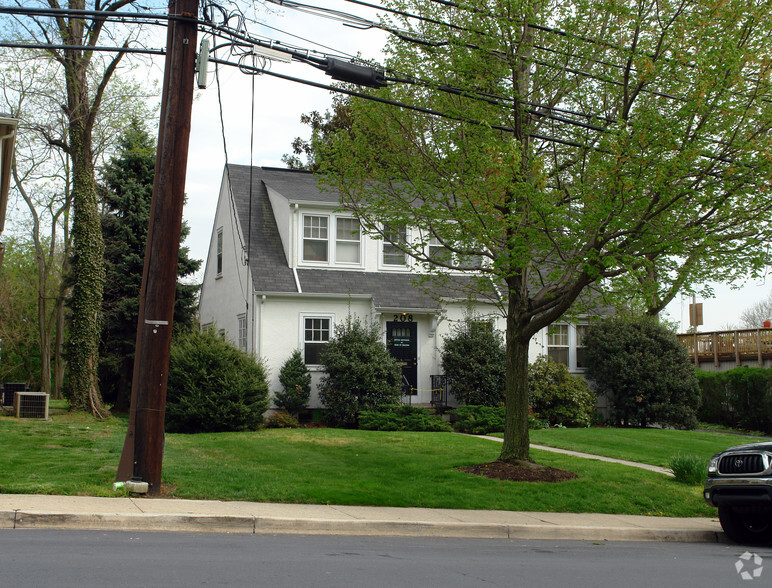 208 Monroe St, Rockville, MD à vendre - Photo principale - Image 1 de 1