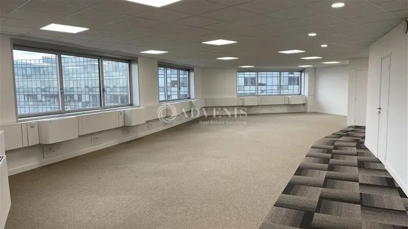 Office in Noisy-le-Grand for lease - Building Photo - Image 3 of 10