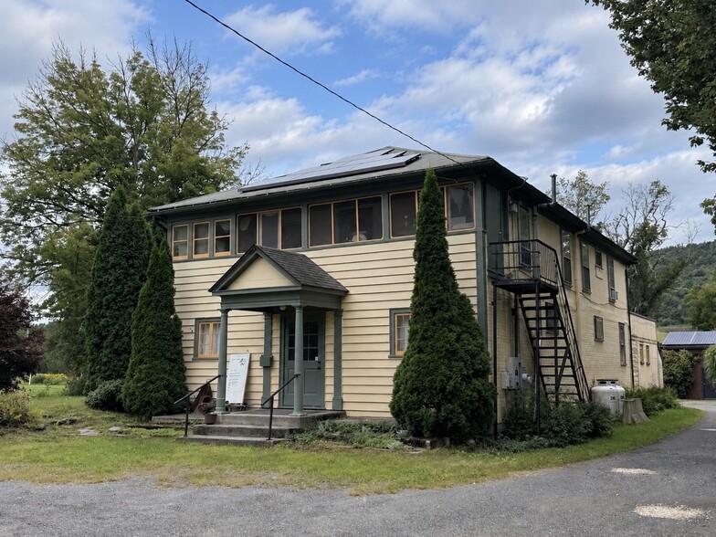 11 South St, Bernardston, MA à vendre - Photo principale - Image 1 de 28