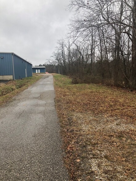 3956 Staunton Tpke, Parkersburg, WV for lease - Building Photo - Image 3 of 17