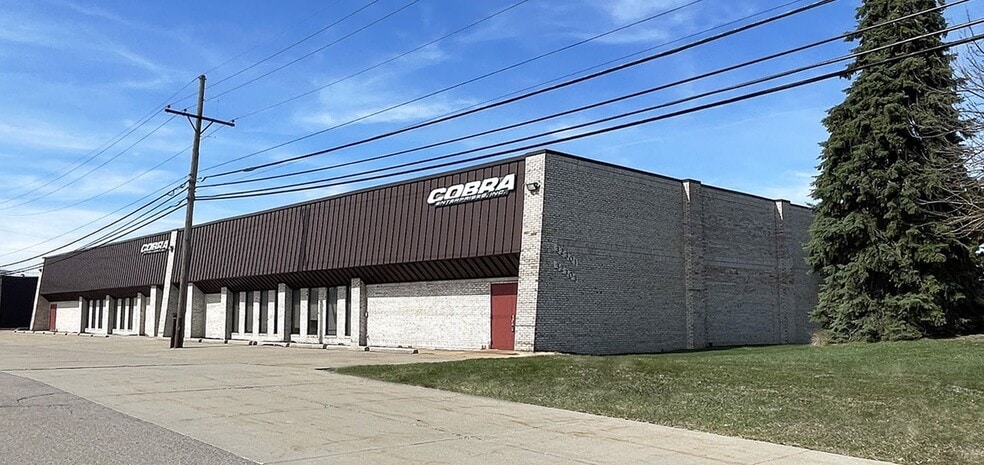 32301 Howard Ave, Madison Heights, MI for sale - Building Photo - Image 1 of 26