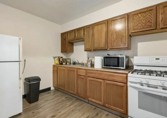 8907 S Cottage Grove Ave, Chicago, IL for sale - Interior Photo - Image 2 of 6