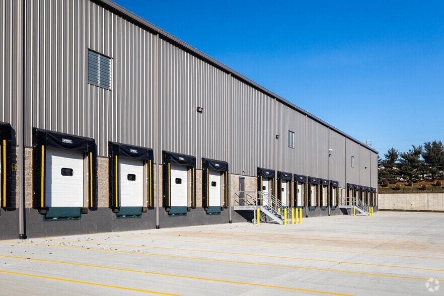 250 Fulling Mill Rd, Middletown, PA for lease - Building Photo - Image 2 of 5